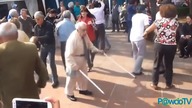 Dziadek kr&oacute;lem parkietu