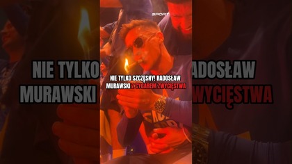 Radosław Murawski i fajka zwycięstwa, zapalona w ramach świętowania mistrzostwa