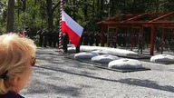 Hymn przy podnoszeniu flagi państwowej na maszcie na Polanie Śmierci w Starym Grodkowie 2019r