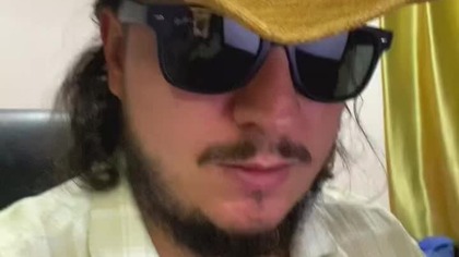 Łoniak sam na siebie kręci śmieszne szoty