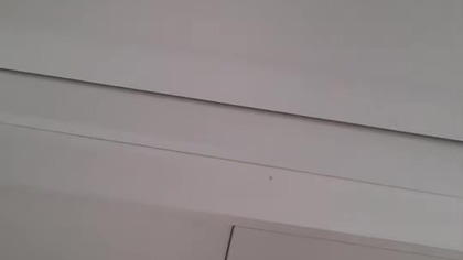 Emeryt przymierza nowy bót