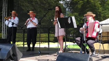 Duet Dziewanna i goście podczas 9.  Festiwalu Produktu Lokalnego w Nałęczowie