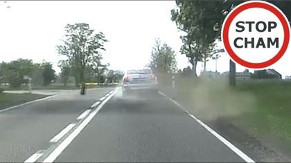 Podmuch szybkiego BMW urywa koło w Skodzie - clickbait #1851 Wasze Filmy