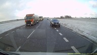 Wyprzedzali na czoł&oacute;wkę, uratował ich pas awaryjny