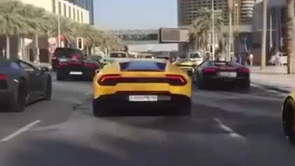 Korek w Dubaju przy największym lansie