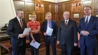 Podpisanie deklaracji warszawskiej przeciw nowemu totalitaryzmowi...