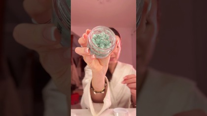 Test viralowej maski kolagenowej z medicube