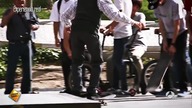 Dziadek w skateparku