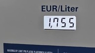 Płacenie przy dystrybutorze za paliwo.  To powinno być w Polsce na każdej stacji.