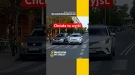 Czy wysiadanie w takim miejscu to dobry pomysł? #warszawa #kierowca #kolizja #prawojazdy