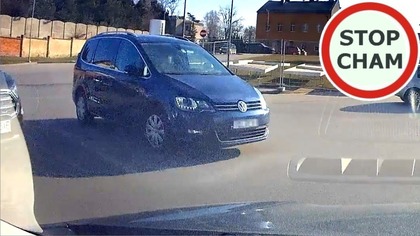 Tor rajdowy na parkingu - kierowca wyskoczył z auta #1792 Wasze Filmy