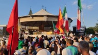Medjugorje 05-08-2022 czwarty dzień Festiwalu Młodych - początek mszy świętej wieczornej - Mladifest