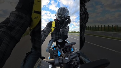 TA JEDNA KOLEŻANKA NA MOTOCYKLU 125