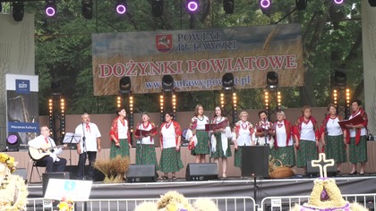 Występ zespołu Kalina z Markuszowa na powiatowych dożynkach w Janowcu - 27. 08. 2023 r.