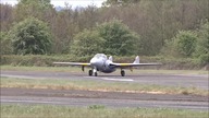 Samolot Vampire WZ507 zrywa asfalt na pasie startowym