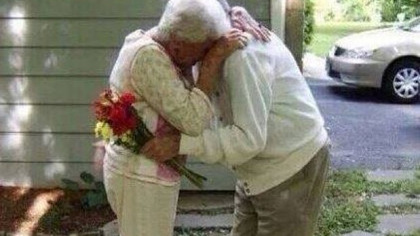 Ten mężczyzna stracił swoją 63 letnią żonę.  Rodzina przygotowała dla niego niespodziankę.  (Uwaga! Potrzebne chusteczki!)