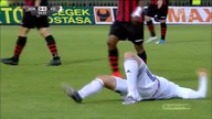Symulacja roku? Żenujące zachowanie piłkarza