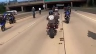 MOTOCYKLISTA W PŁOMIENIACH!