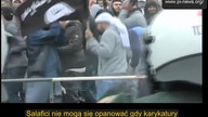 Muzułmanin ubogaca kulturowo policjanta i policjantkę