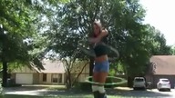 Dziewczyna i hula hop 2