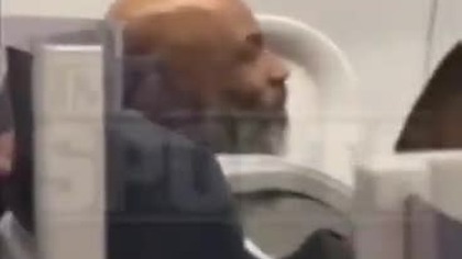Mike Tyson pobił w samolocie pasażera (21. 04. 2022)