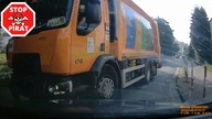 Zderzenie ze śmieciarką jadącą środkiem drogi.  STOP PIRAT