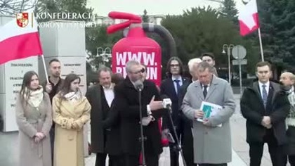 Konstytucja nie przewiduje kategoryzowania obywateli i obdarzania specjalnymi prerogatywami czy