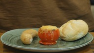 Jajecznica w pomidorach i.... paróweczka / Oddaszfartucha