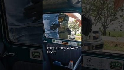 Policja i zmotoryzowany turysta #fiat126p #classiccar #overlanding
