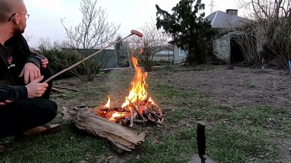 Ognisko - jak nosić drewno, używać krzesiwa i co można przyrządzić na ogniu.