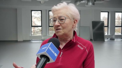 Seniorki z klubu To i Owo latem ćwiczyły w parku, teraz zajęcia Tai Chi kontynuują na sali