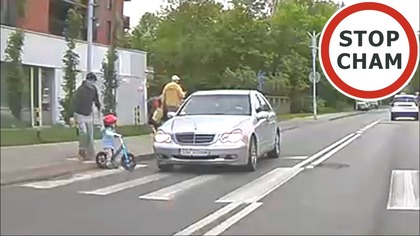 O włos od nieszczęścia na przejściu dla pieszych w Katowicach