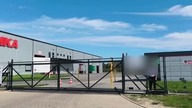 OCHRONA WZYWA POLICJE BO WEWNĘTRZNE PRZEPISY ZABRANIAJA ROBIENIA ZDJĘĆ (720p 30fps AV1-48kbit AAC)