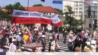 Transparent z Kaczyńskim na procesji ks. Popiełuszki