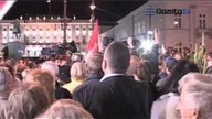Obrońcy krzyża: Jarosław, Jarosław, Jarosław...
