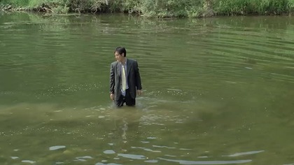 DRAMAT. Historia ostatnich dwudziestu lat Korei pokazanych na przykładzie życia Young-Ho, głównego bohatera filmu. Podobnie, jak Obywatelu Kane Wellesa, również i tu obraz zaczyna się śmiercią głównego bohatera a później akcja przenosi się stopniowo aż do 20 lat w przeszłość. Poznajemy Young-Ho jako młodego człowieka, zakładającego rodzinę i podejmującego pracę w policji a wszystkie wydarzenia połączone są smakiem miętowego cukierka, ulubionego smakołyka bohatera.