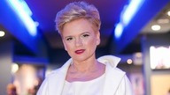 Fani i fotoreporterzy oblegają Figurę. A ona? Tak zachowuje się gwiazda z klasą!