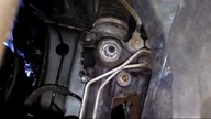 Likwidowanie luzu na maglownicy Audi a4 b6 Stuki na małych nierównościach