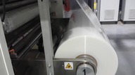 Zjawisko elektryzacji podczas rozwijania rolki z folią