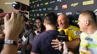 Cesarz Najman pokazuje duszenie na dziennikarzu.  Tak chciał skończyć Fonfarę, ale się nie udało